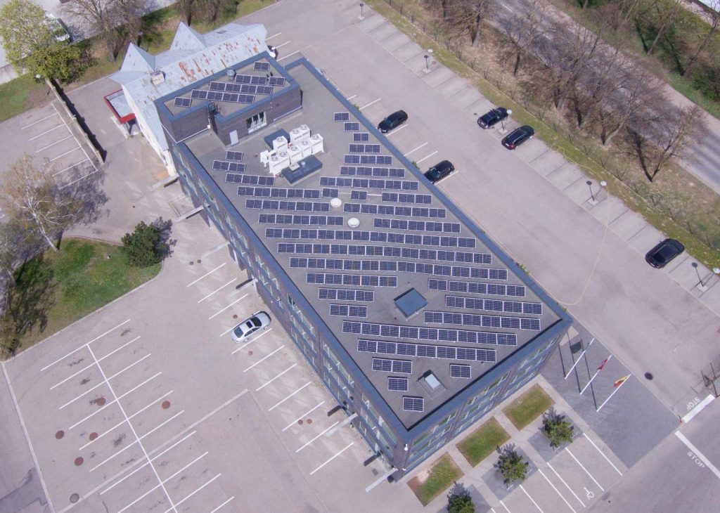 Saulės elektrinė 50kW ant minkšto plokščio stogo