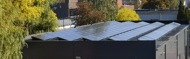 Saulės elektrine ant minkšto plokščio stogo